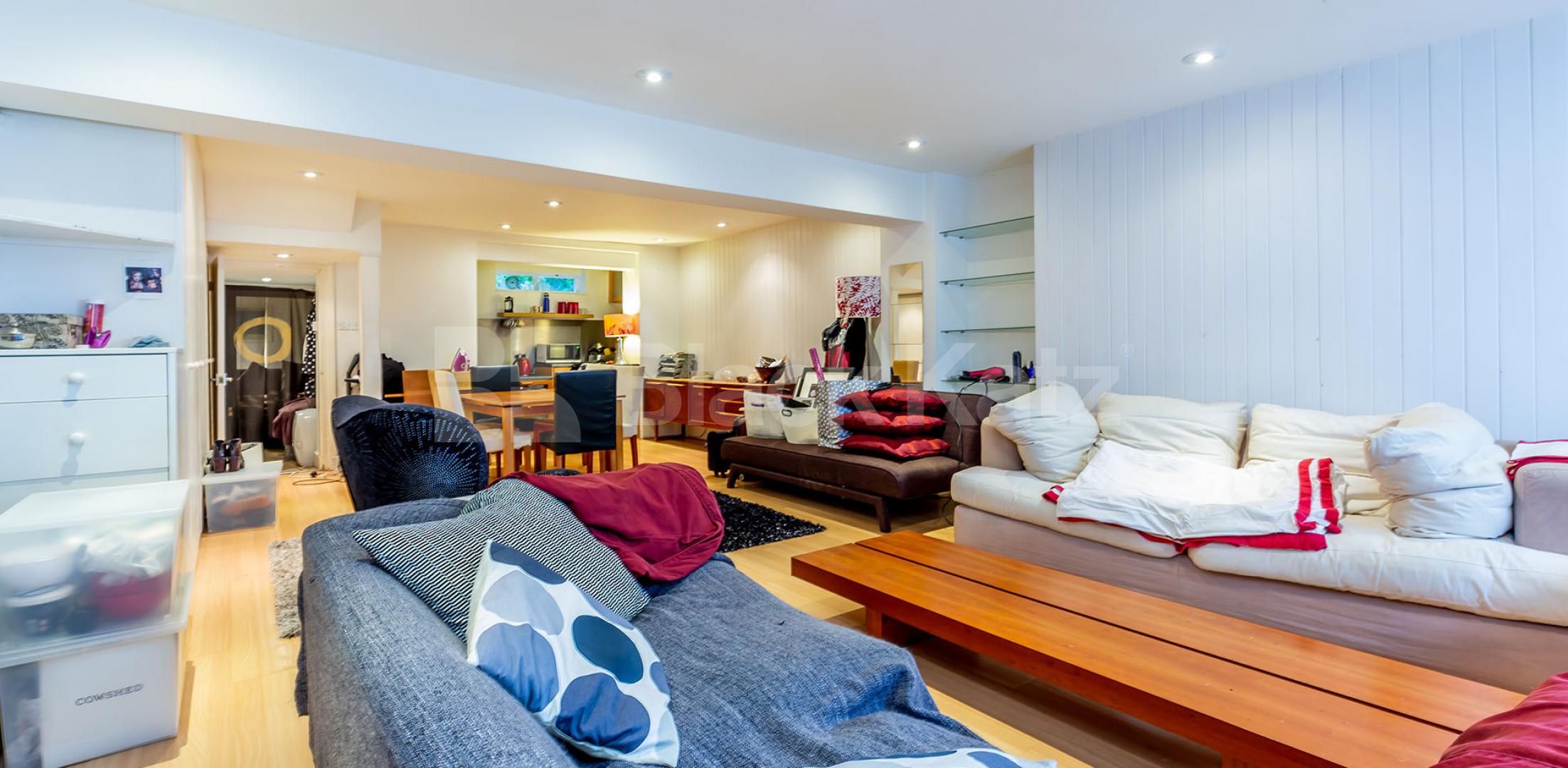 Spacious studio minutes to Camden Tube & Regents Park Arlington Road, Camden